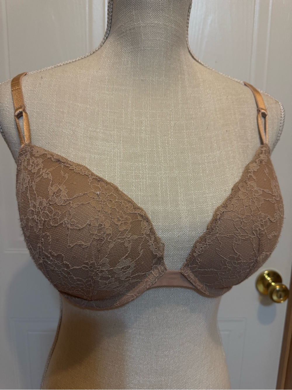 Victoria Secret Sz 36C Nude Lace Push-Up Bra VGUC 😊😊